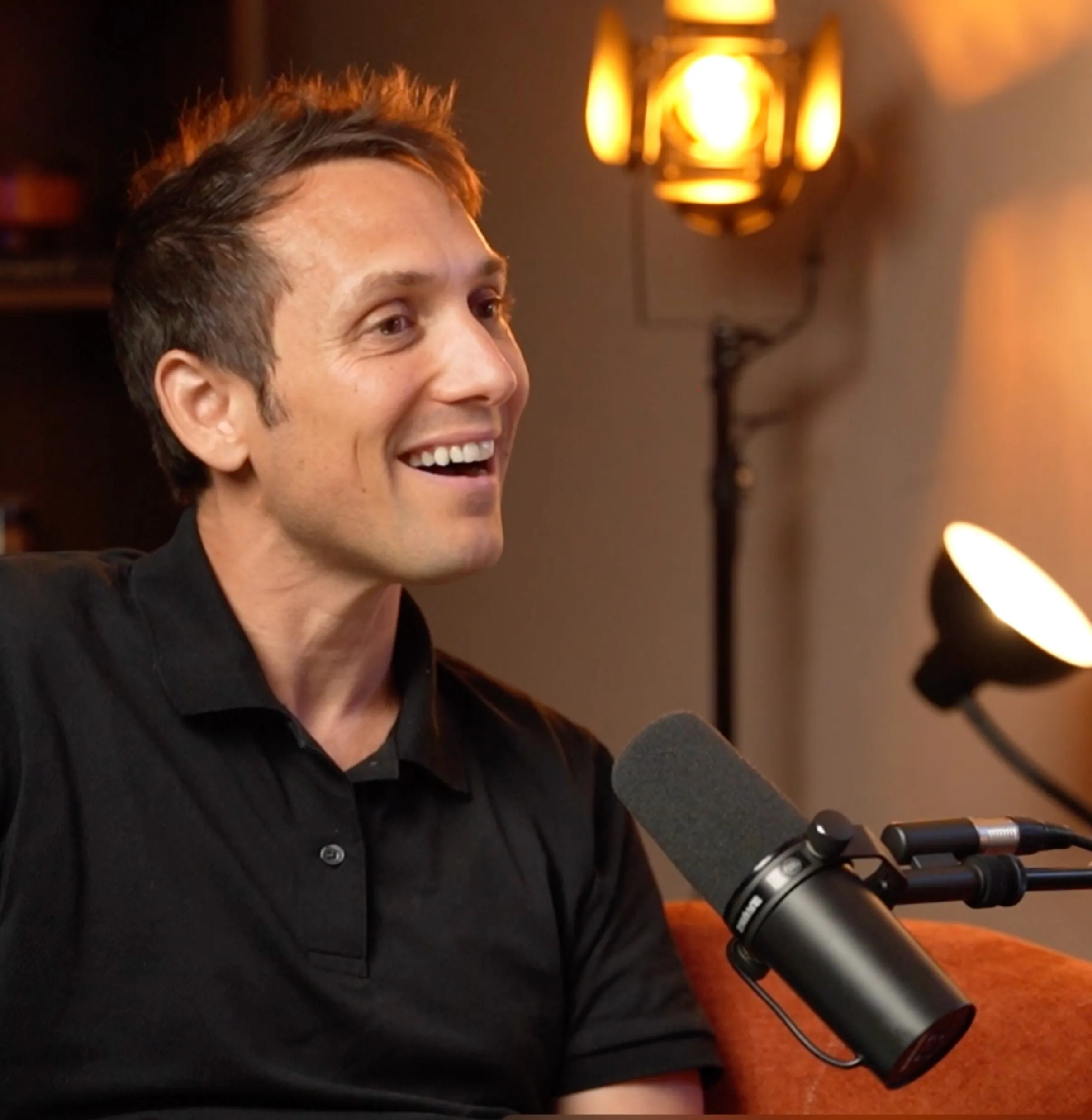 Pierre Moreau en conversation au micro